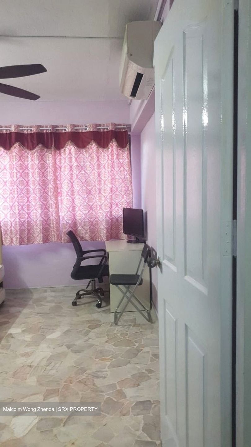 Blk 214 Jurong East Street 21 (Jurong East), HDB 3 Rooms #570563581